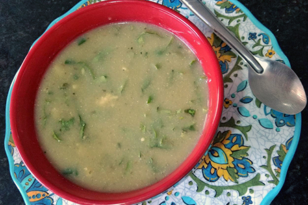 Caldo verde low carb com frango