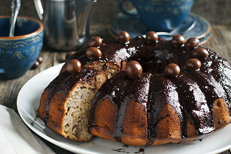 Bolo funcional de banana e cacau sem glúten e sem lactose